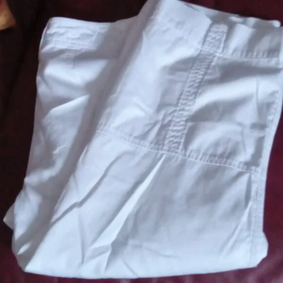 Ladies white capris with pockets in good condition size 6 - Picture 1 of 4